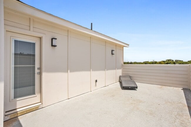 Building Photo - 2509 Benbrook Blvd