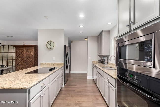 Building Photo - 6839 E Earll Dr