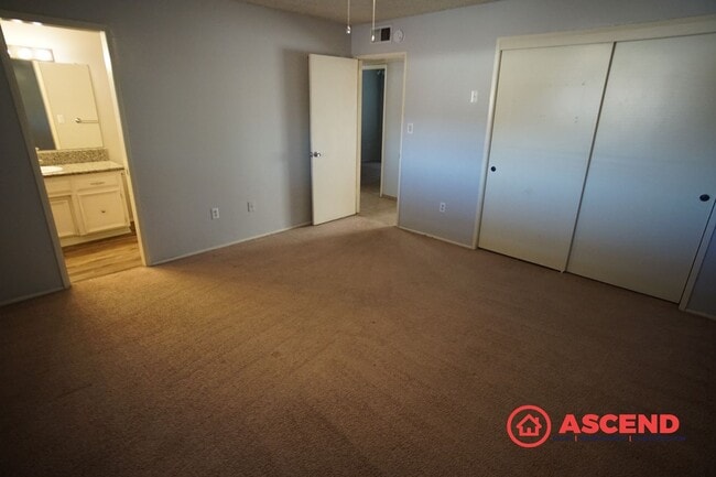 Building Photo - Beautiful Southwest Home with Pool!