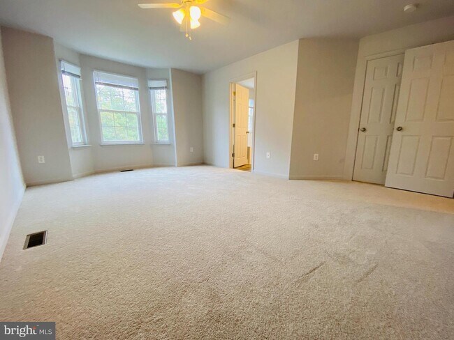 Building Photo - 5147 Mallards Landing Dr