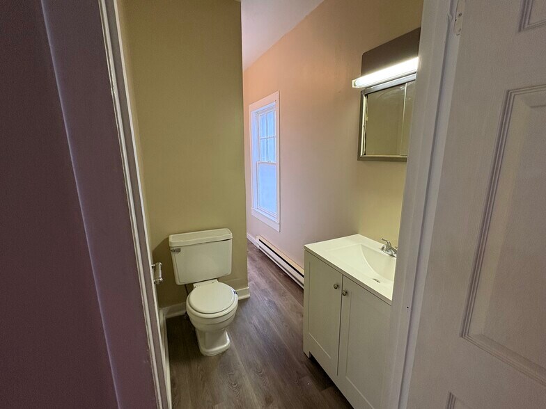 Building Photo - 21 E William St