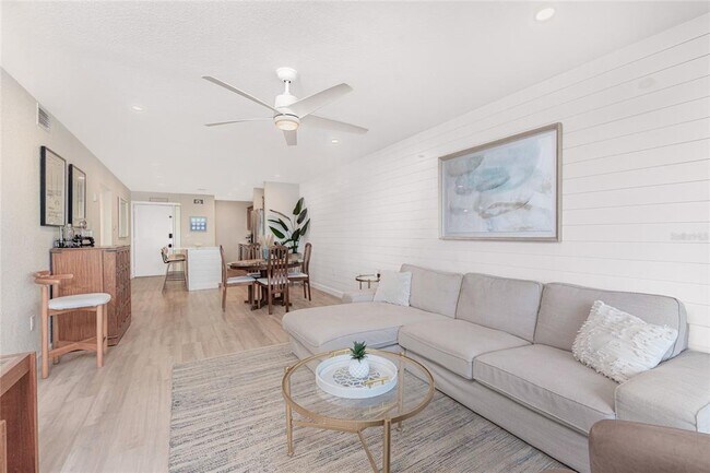 Building Photo - 1500 Park Beach Cir