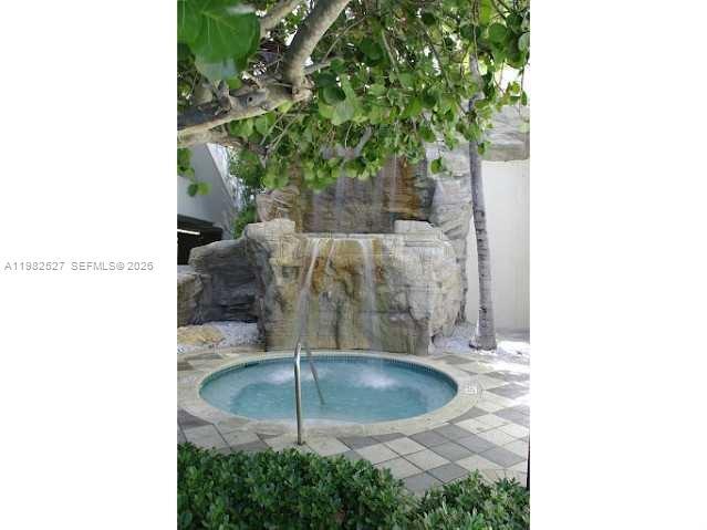 Building Photo - 17375 Collins Ave