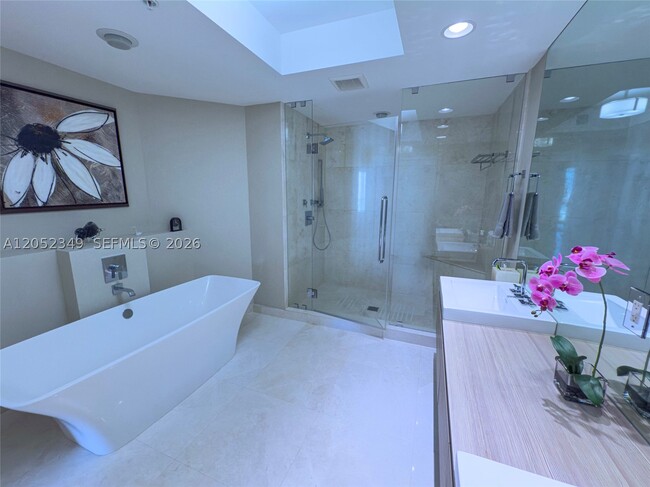 Building Photo - 17111 Biscayne Blvd