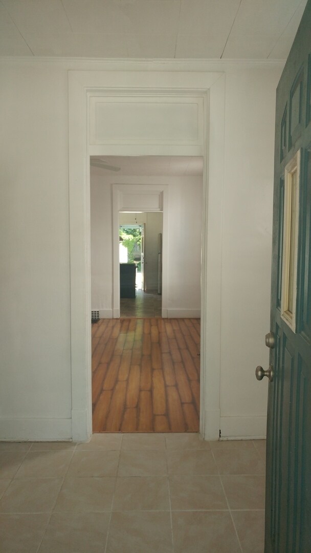 Building Photo - 2-Story House, 4Bed/2Bath washer/dryer hoo...