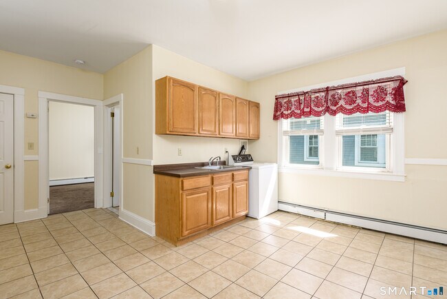 Building Photo - 108 Belden St