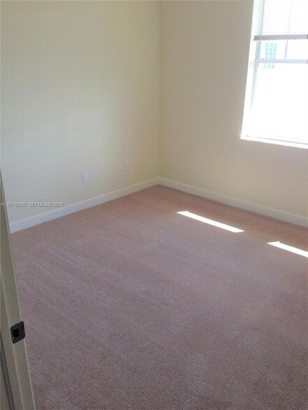 Building Photo - 690 Amador Ln
