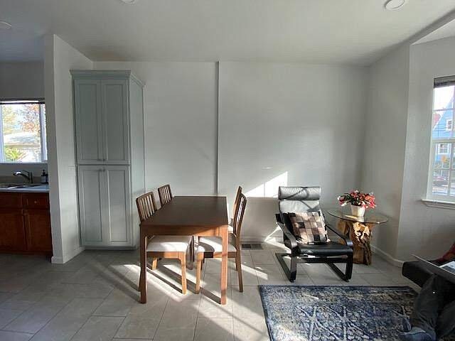 Building Photo - 3 bedroom in Oakland CA 94609