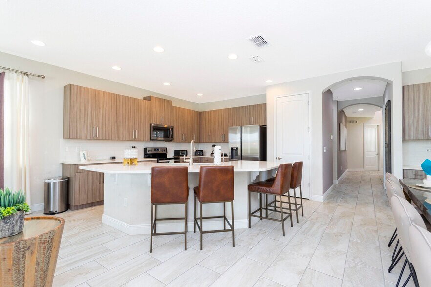 Building Photo - 7650 Fairfax Dr