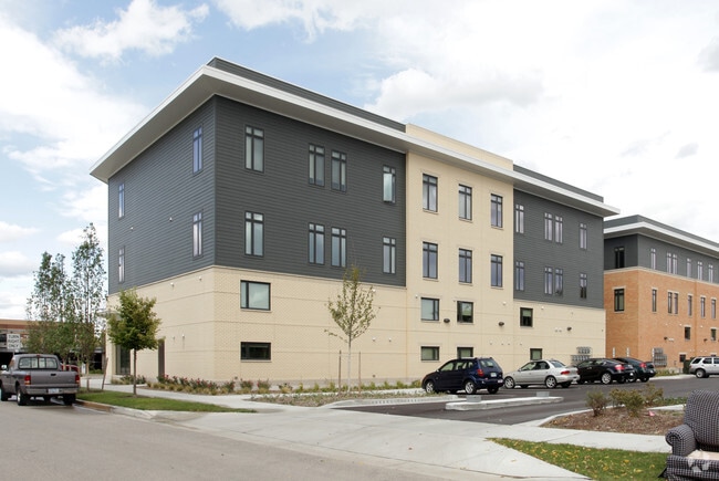 Building Photo - Tapestry Square