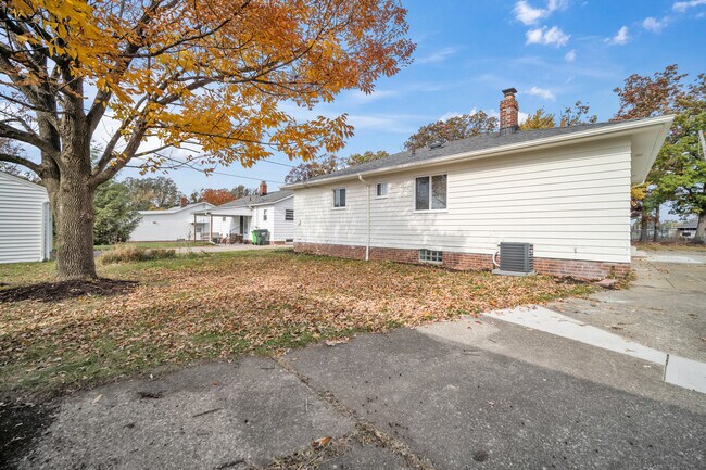 Building Photo - 30030 Vineyard Rd