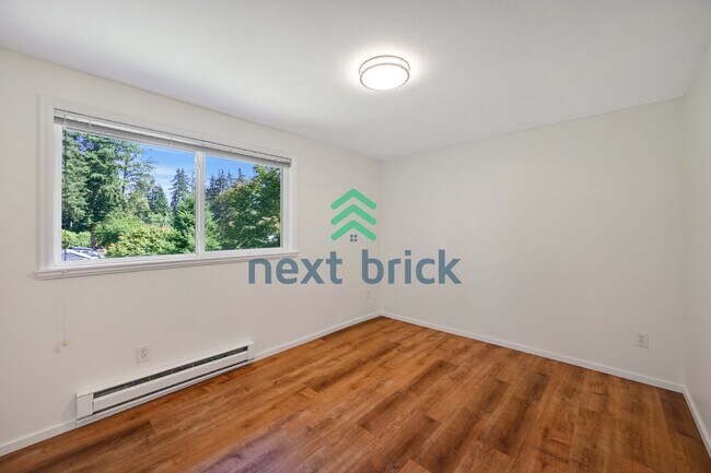Building Photo - "Spacious 4-Bedroom Haven with 2.5 Baths in Everett – 2,424 Sq Ft of Comfort!"