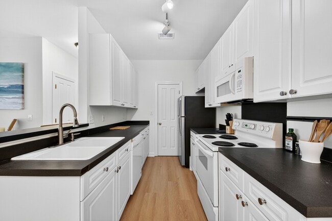 Building Photo - 1745 Wyngate Cir