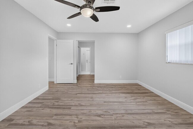 Building Photo - 787 Havana Dr