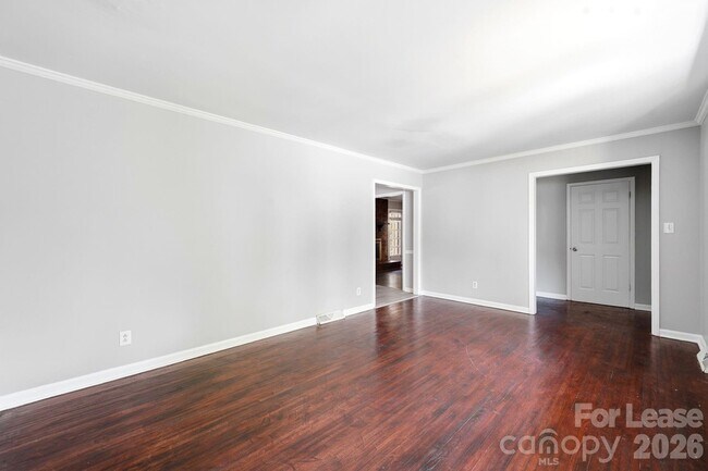 Building Photo - 4815 Carriage Dr Cir