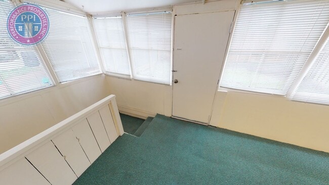 Building Photo - Prime Location - Mt. Tabor Craftsman! Covered Front Porch & Fenced Backyard