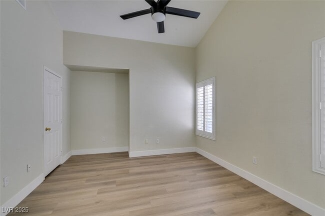 Building Photo - 9530 S Soloshine St