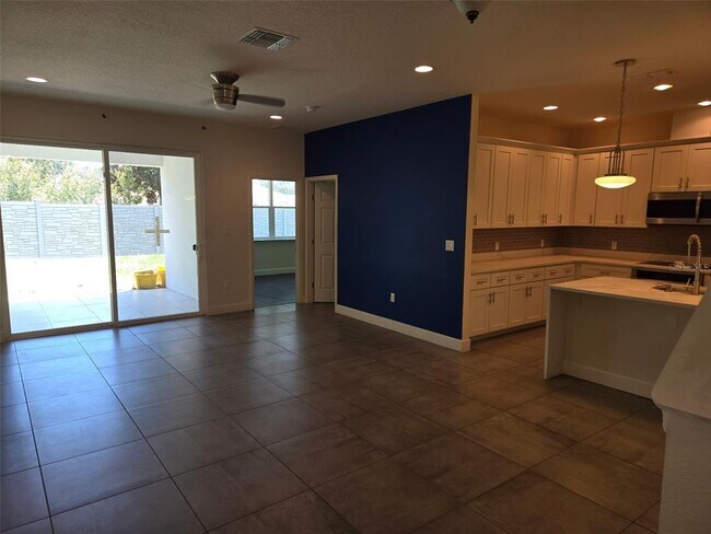 Building Photo - 922 Centaury Dr