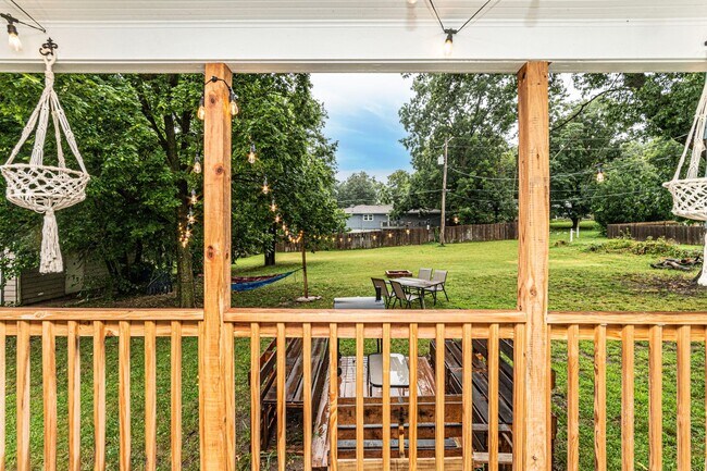 Building Photo - Back porch with a large yard!