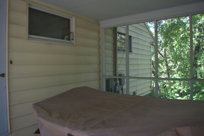 Building Photo - Marvelous 4 Bed 2.5 Bath House In Quarry H...