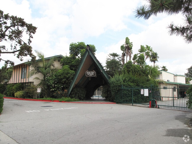 Building Photo - Garden View