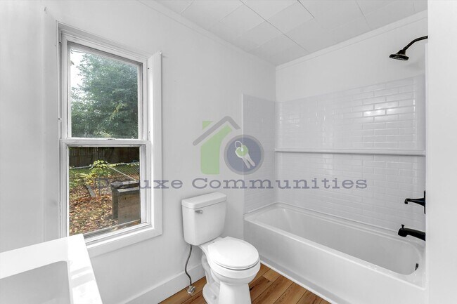 Building Photo - 1011 Jennette Ave NW