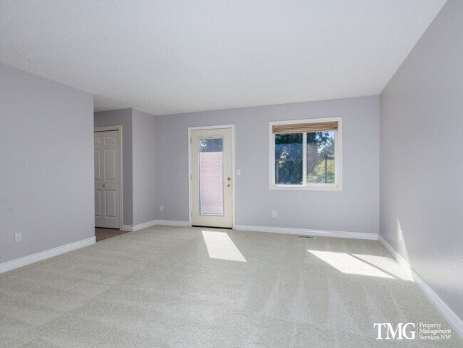 Building Photo - Charming Home Backing to Greenbelt, Near Lacamas Lake and Local Amenities