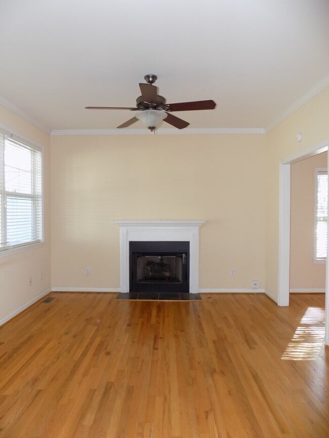 Building Photo - Earlewood-Offering Self Guided Tour with RENTLY!