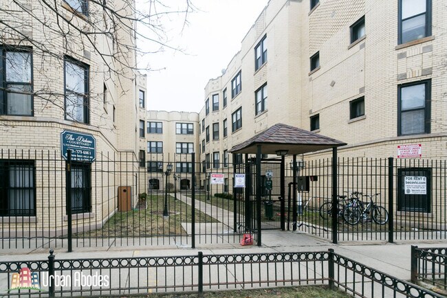 Building Photo - 3635 W Dickens Ave