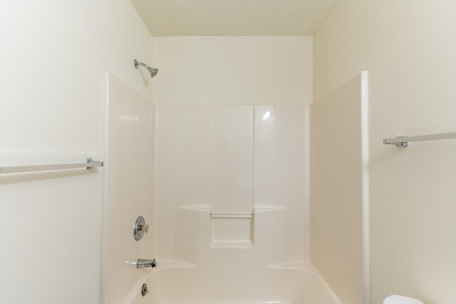 Building Photo - 4919 W Millbrook Dr