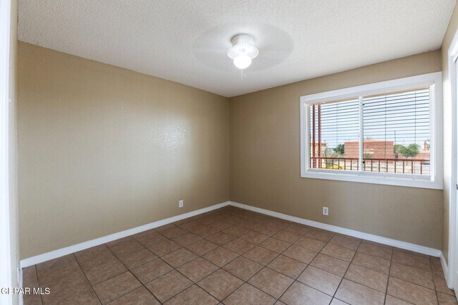 Building Photo - 9412 Montrose Ct