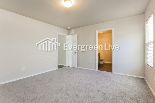 Building Photo - 12 Spg Rdg Ln