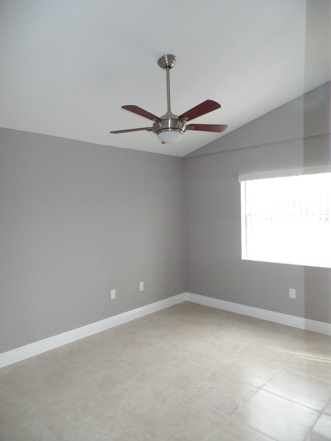 Building Photo - 2851 N Oakland Forest Dr