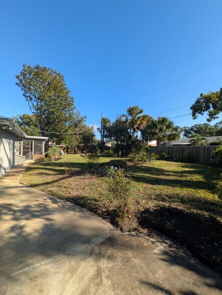 Building Photo - 349 Water Oak Ln