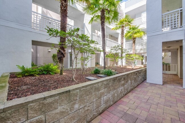 Building Photo - Large Santa Clara 1 Bedroom Condo in River...