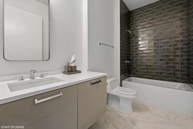 Building Photo - 668 N Kingsbury St