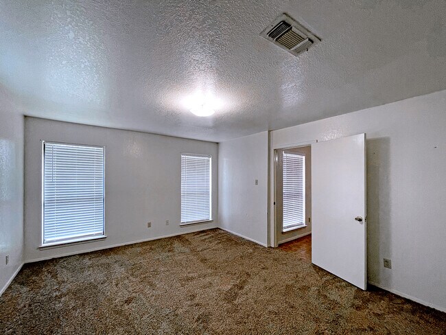 Building Photo - 10642 FM 906