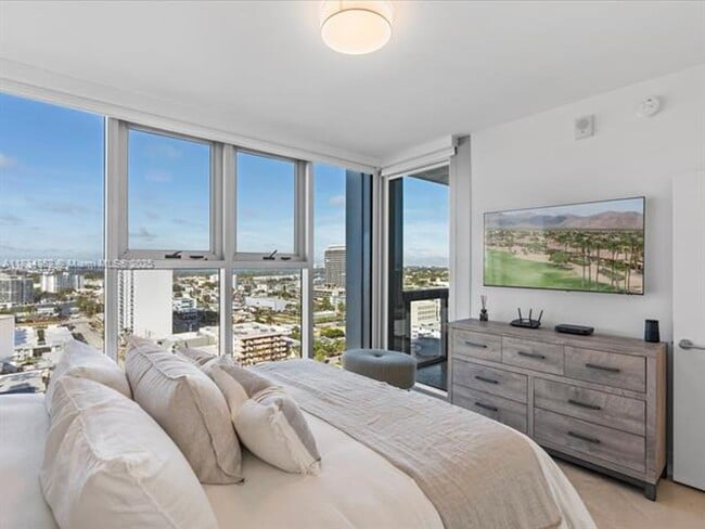 Building Photo - 6899 Collins Ave