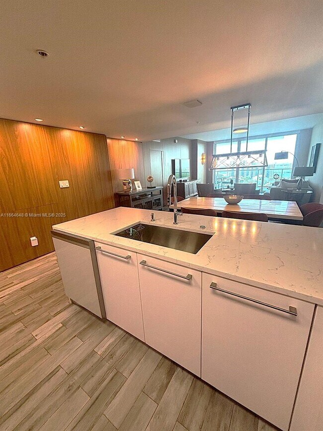 Building Photo - 400 Sunny Isles Blvd