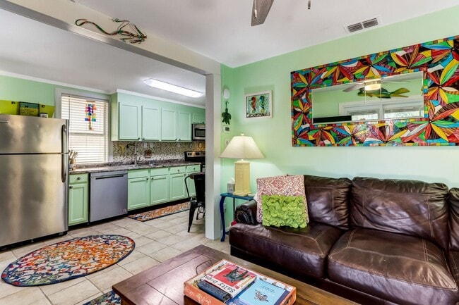 Building Photo - Charming Cottage in the Heart of Amelia Island: Your Perfect Rental Haven!