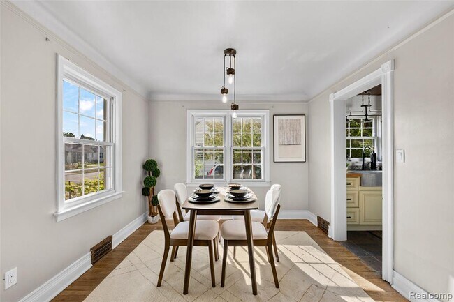 Building Photo - 1674 Eaton Rd