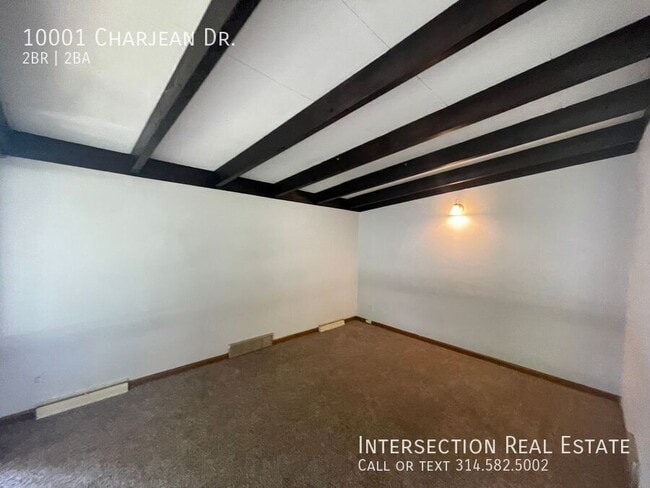 Building Photo - 10001 Charjean Dr