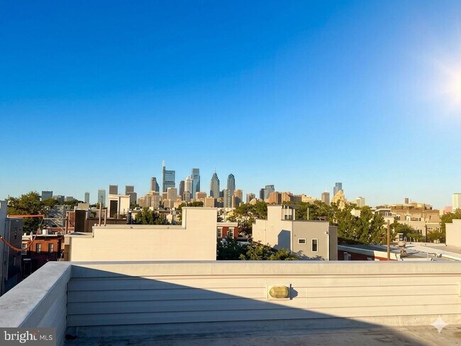 Building Photo - 1529 S Lambert St