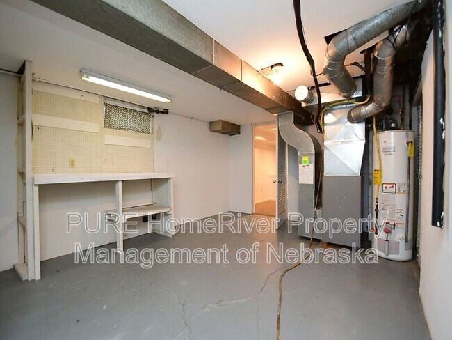 Building Photo - 2108 S 46th St