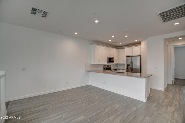 Building Photo - 4655 S Vapor