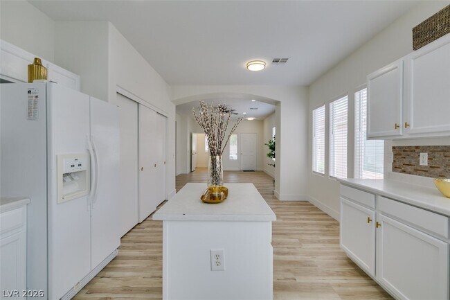Building Photo - 10959 Pumpkin Ridge Ave