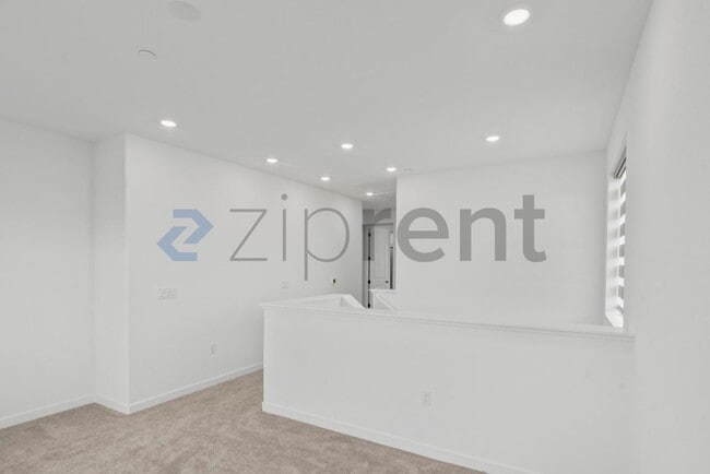 Building Photo - 3284 Oak Trl Dr