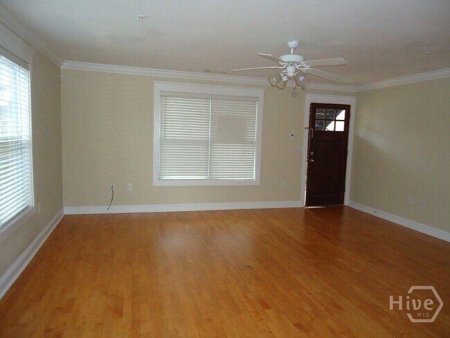 Building Photo - 1035 Barnett Shoals Rd