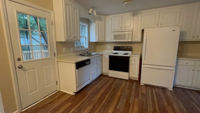 Building Photo - 212 Walnut Creek Dr
