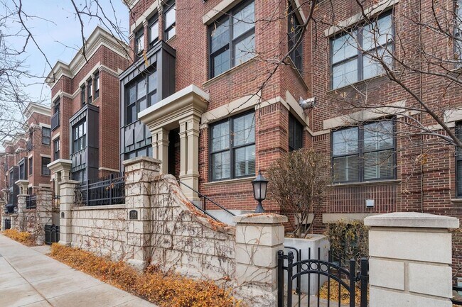 Building Photo - 1008 Portland Ave